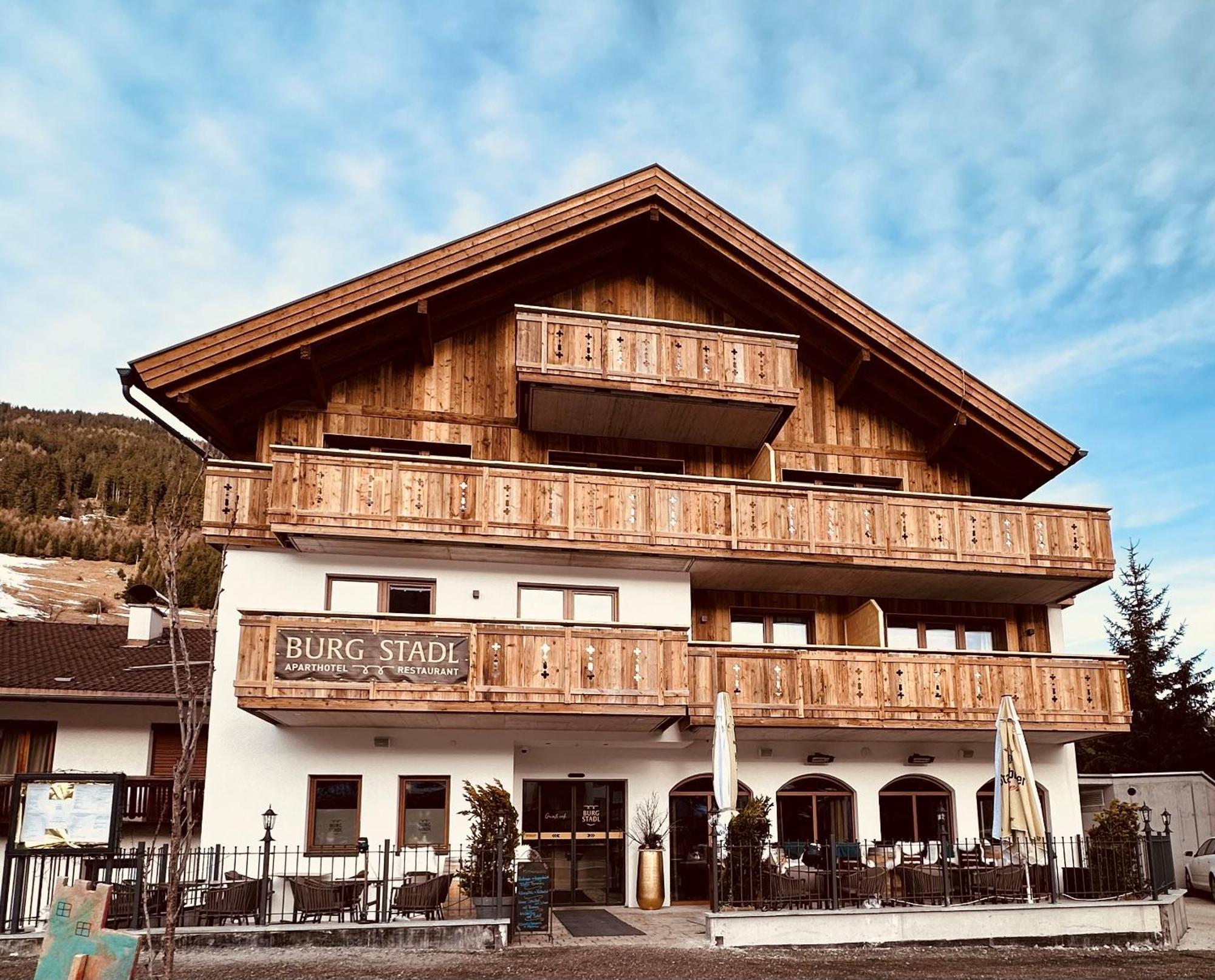 Burgstadl Aparthotel & Restaurant Ладис Экстерьер фото