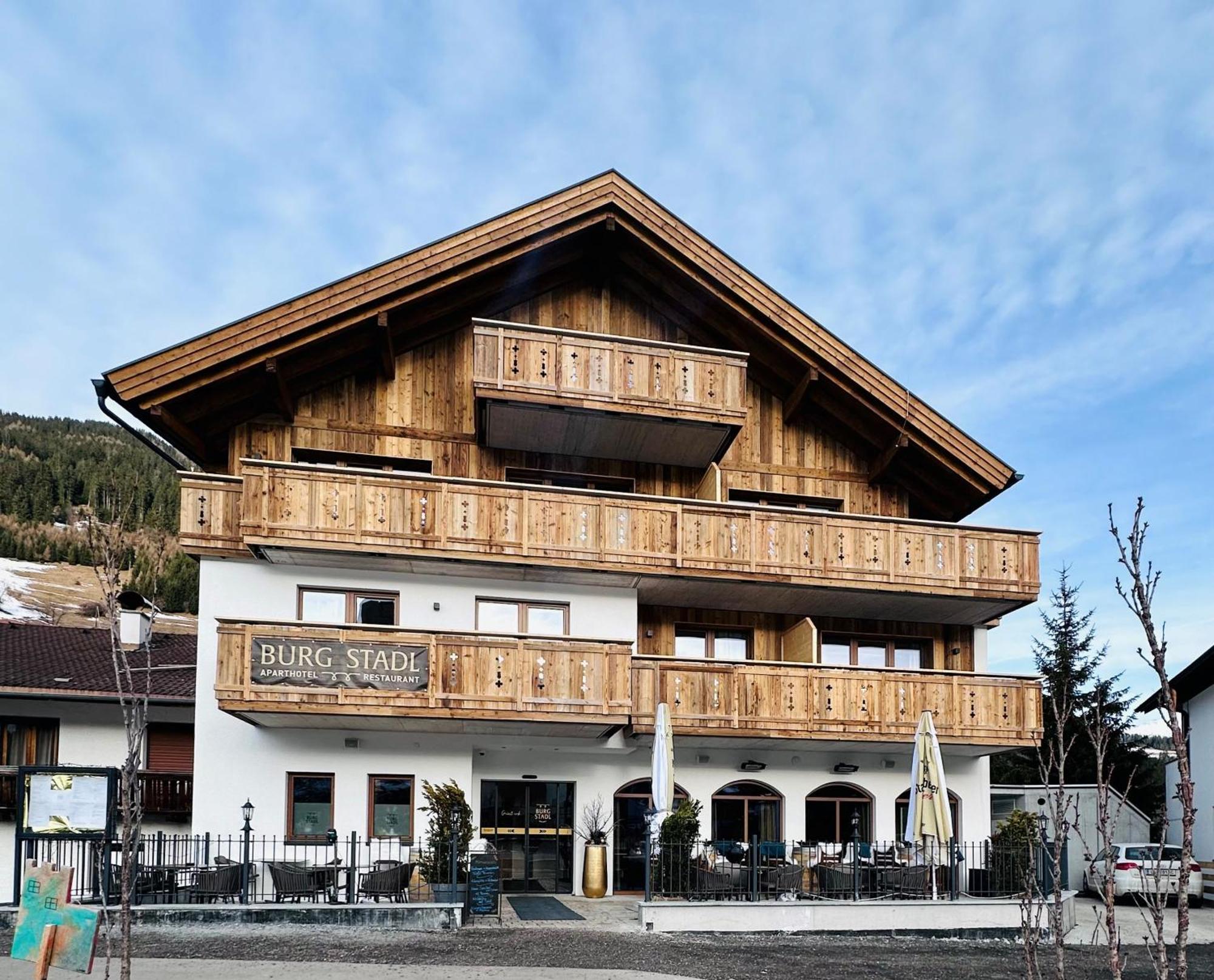 Burgstadl Aparthotel & Restaurant Ладис Экстерьер фото
