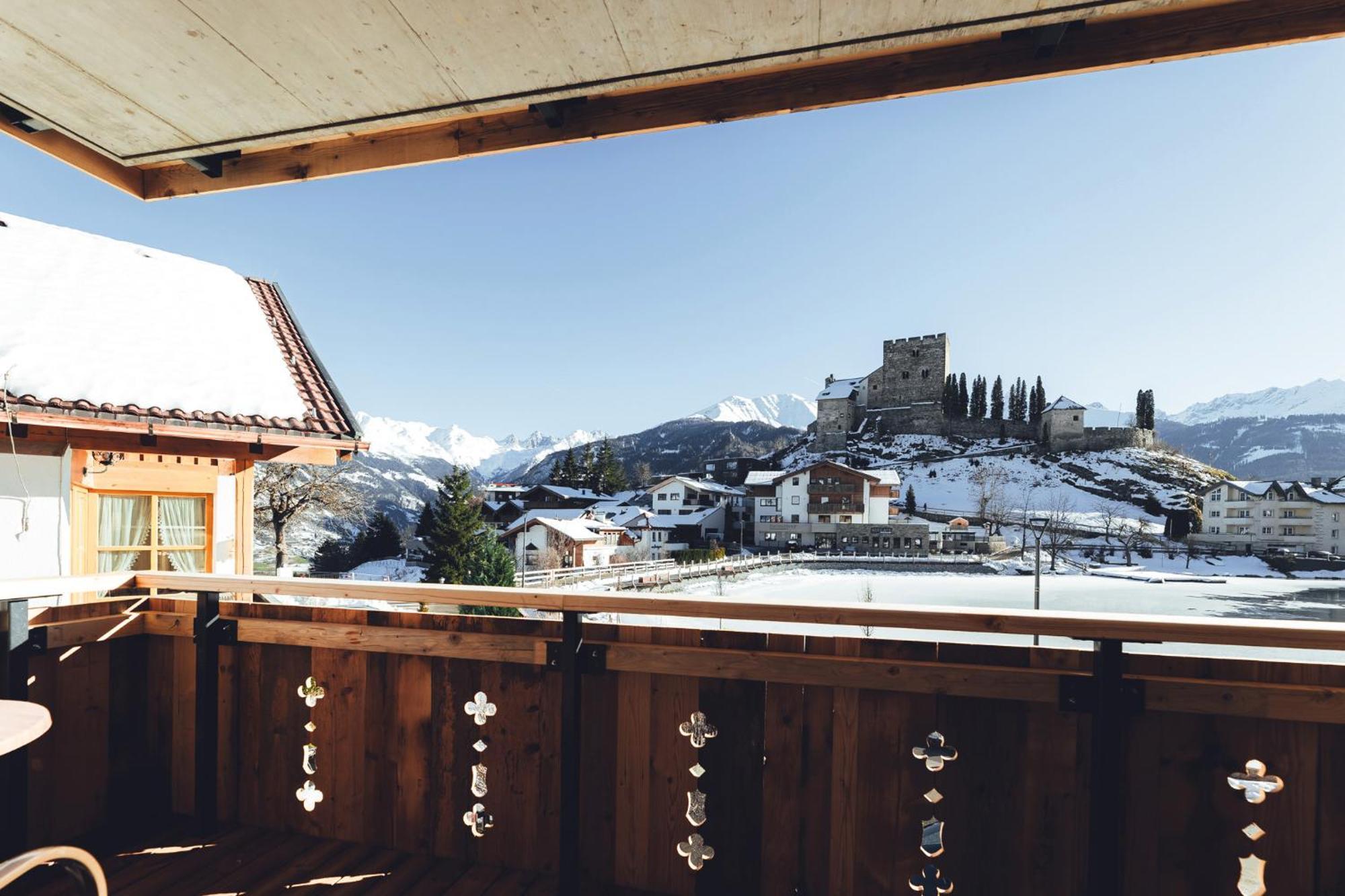Burgstadl Aparthotel & Restaurant Ладис Экстерьер фото